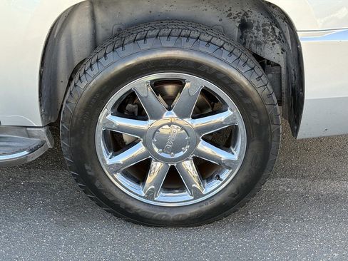 Used 2012 GMC Yukon XL Denali RWD image 5