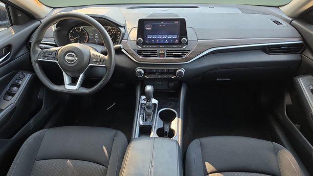Used 2024 Nissan Altima 2.5 SV FWD image 7