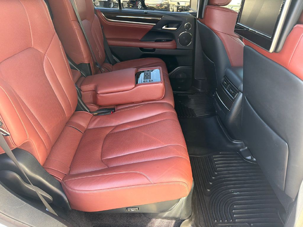 Used 2017 Lexus LX 570 4WD w/ Luxury Package image 15