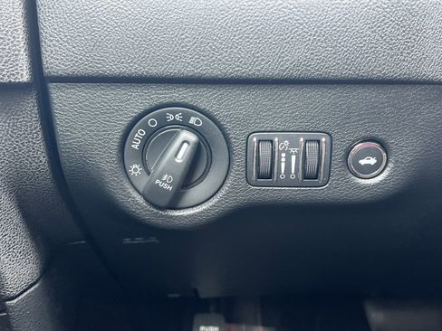 Used 2022 Dodge Charger SXT AWD/4WD image 12