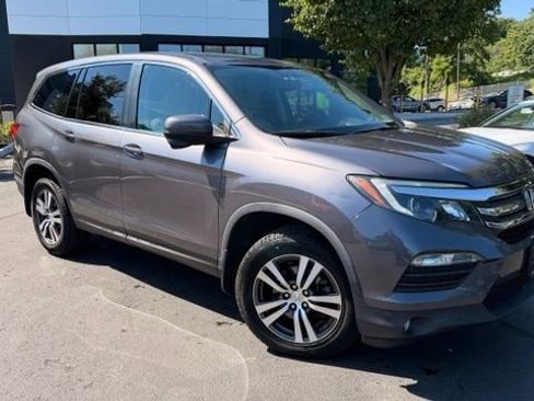 Used 2018 Honda Pilot EX image 2