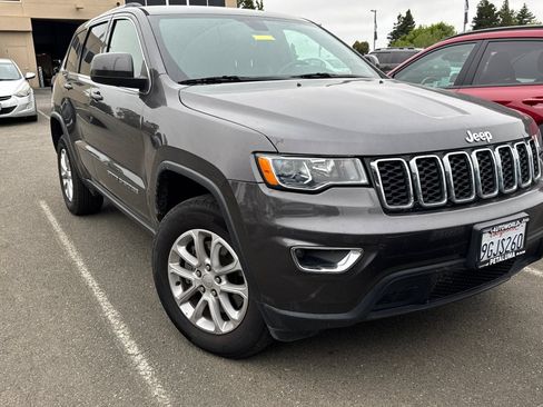 Used 2021 Jeep Grand Cherokee Laredo X AWD/4WD image 2