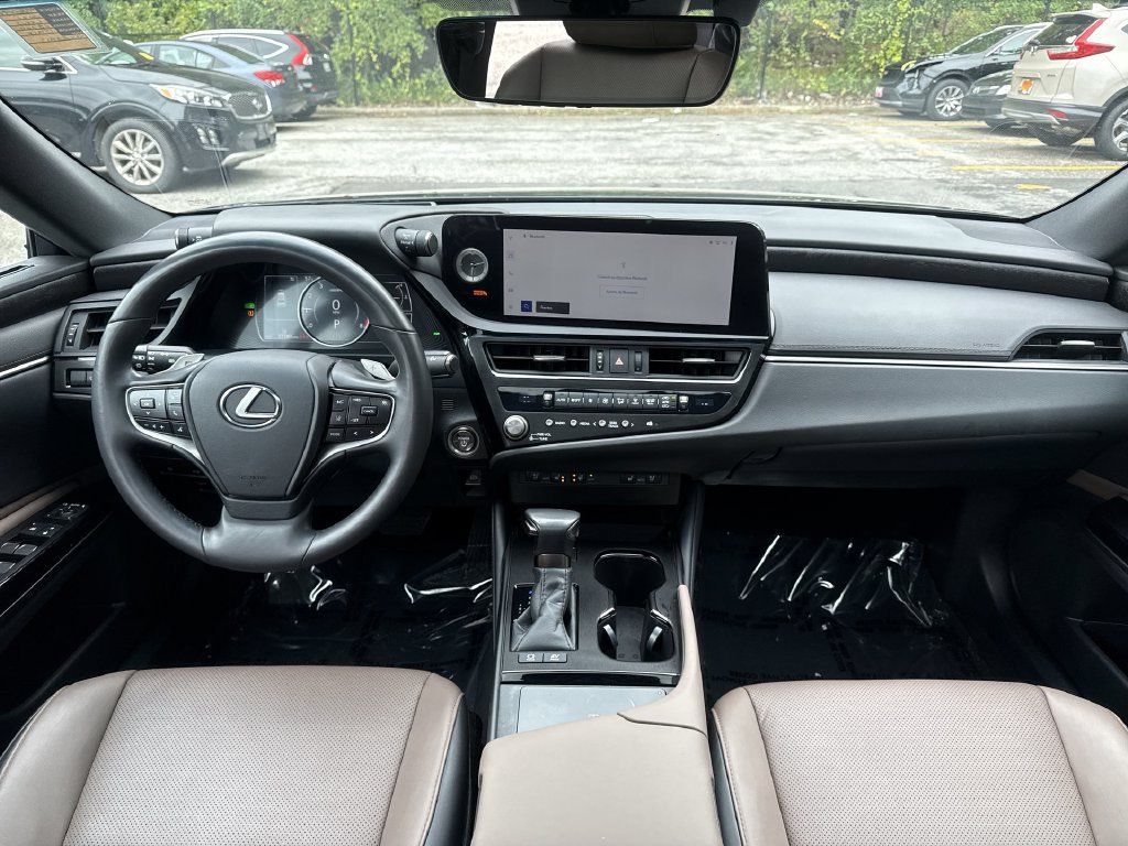 Used 2025 Lexus ES 300h w/ Premium Package FWD image 23
