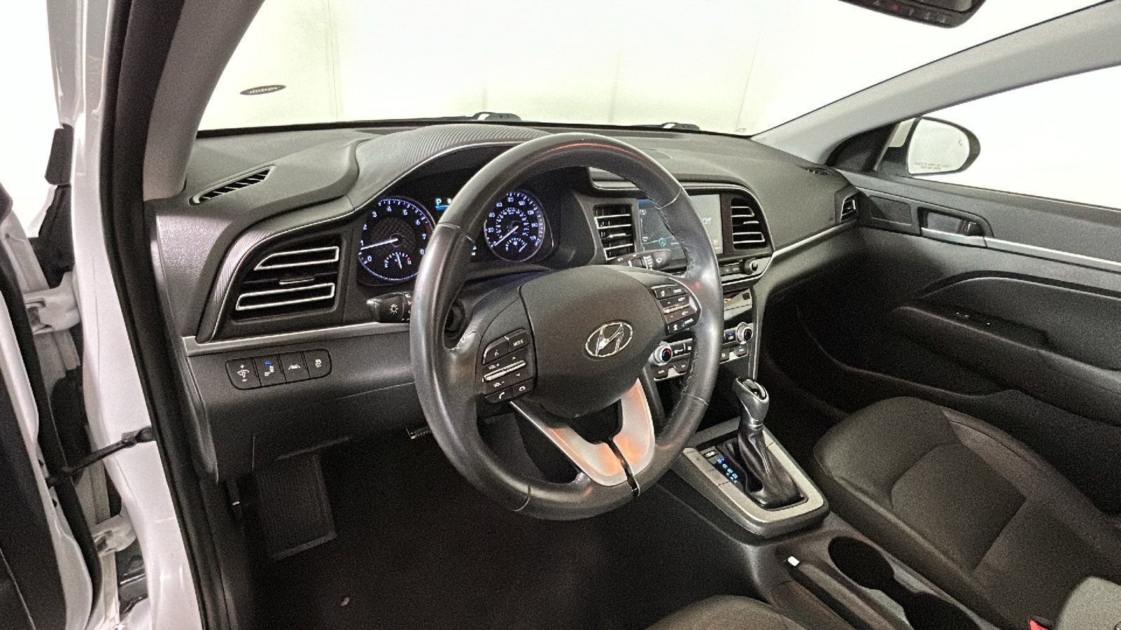Used 2020 Hyundai Elantra Limited w/ Ultimate Package 03 FWD image 16