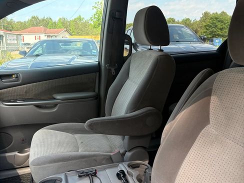 Used 2010 Toyota Sienna LE FWD image 11