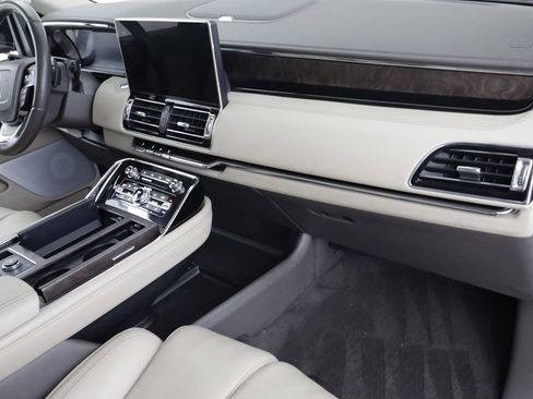 Used 2023 Lincoln Navigator Reserve AWD/4WD image 22