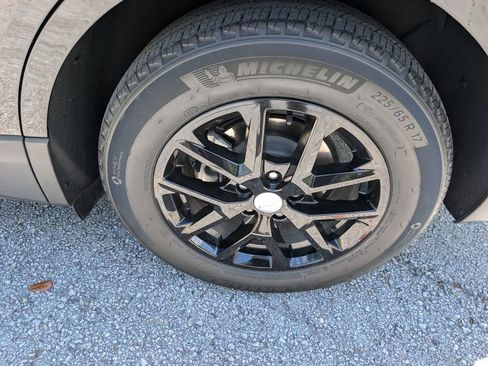 Used 2023 Chevrolet Equinox LS image 11