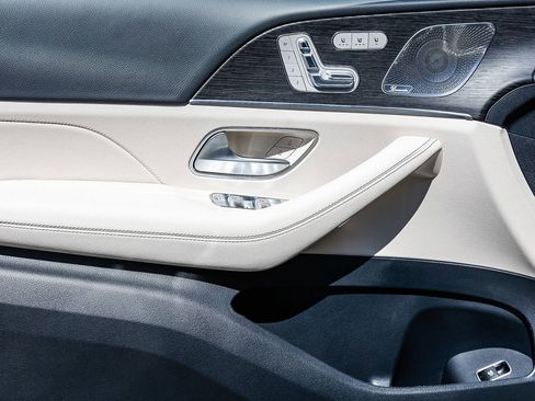 New 2026 Mercedes-Benz GLS 450 4MATIC image 21