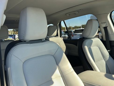 Used 2025 Lincoln Aviator 2WD image 25