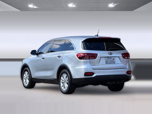 Used 2019 Kia Sorento LX FWD image 3