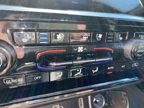 Used 2022 Jeep Grand Cherokee Trailhawk AWD/4WD image 19