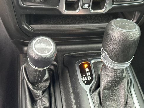 Used 2022 Jeep Gladiator Sport AWD/4WD image 24