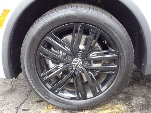 Used 2022 Volkswagen Tiguan SE R-Line AWD/4WD image 18