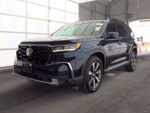 Used 2025 Honda Pilot Elite image 1