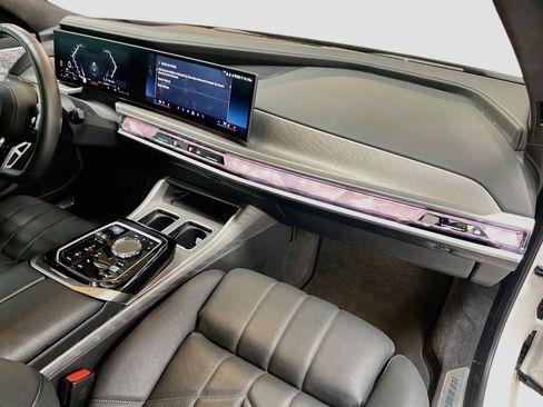 Used 2023 BMW 760i xDrive w/ Executive Package AWD/4WD image 31