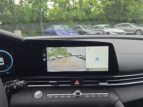 New 2025 Hyundai Elantra Limited image 17