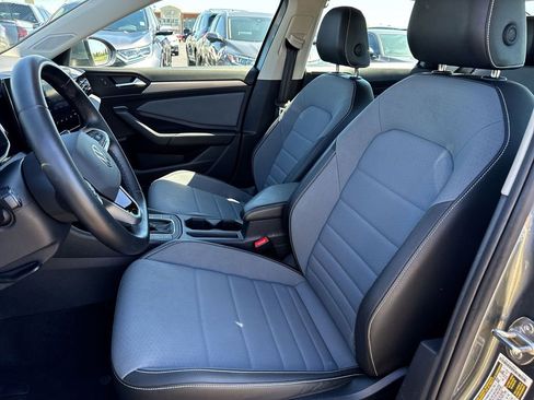Used 2025 Volkswagen Jetta SE FWD image 11