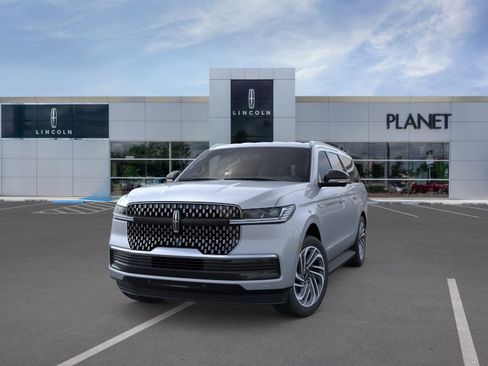 New 2026 Lincoln Navigator L Premier AWD/4WD image 2