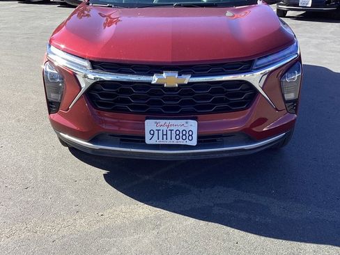 Used 2025 Chevrolet Trax LT w/ LT Convenience Package image 5
