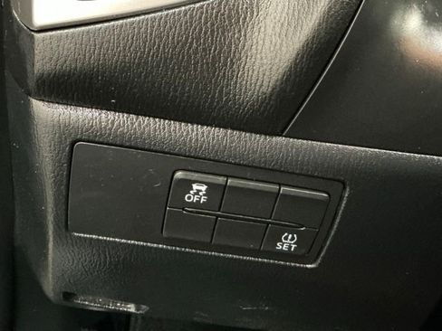 Used 2018 MAZDA MAZDA3 Touring image 20