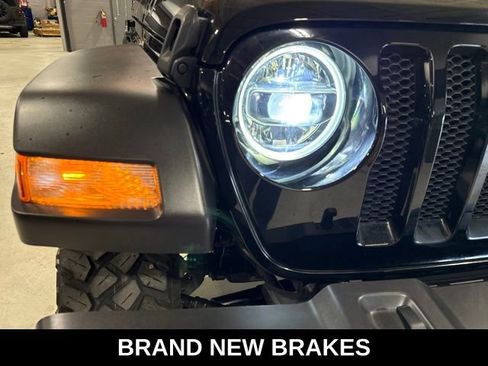 Used 2022 Jeep Wrangler Sport AWD/4WD image 28
