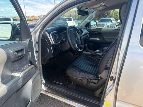 Used 2017 Toyota Tacoma SR5 w/ Tow Package RWD image 13