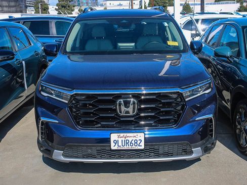 Used 2024 Honda Pilot Touring image 2