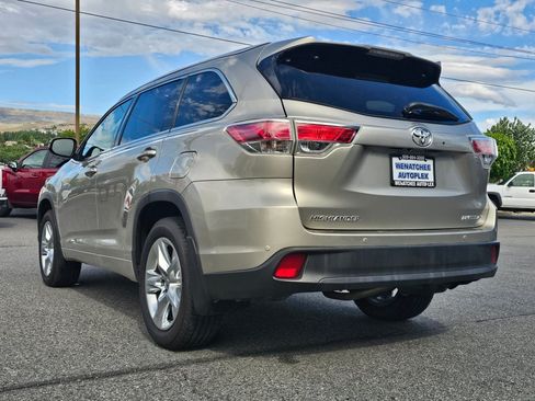 Used 2014 Toyota Highlander Limited Platinum AWD/4WD image 3