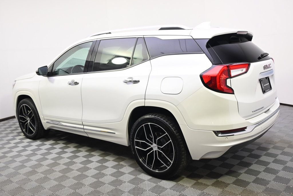 Used 2022 GMC Terrain Denali w/ Denali Premium Package AWD/4WD image 3