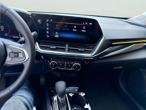 Used 2024 Chevrolet Trax ACTIV w/ Sunroof Package image 25