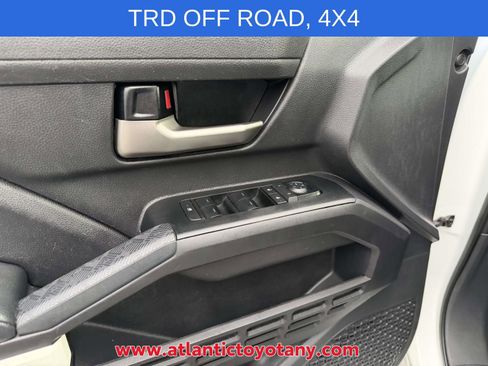 Certified 2024 Toyota Tacoma TRD Off-Road AWD/4WD image 21