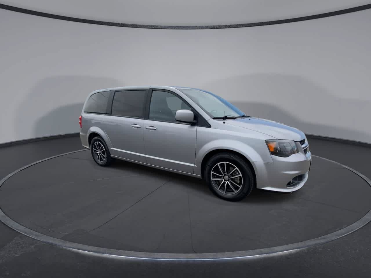 Used 2019 Dodge Grand Caravan GT FWD image 2
