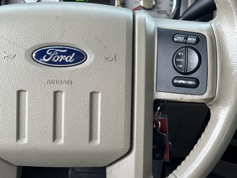 Used 2009 Ford F350 Lariat image 14