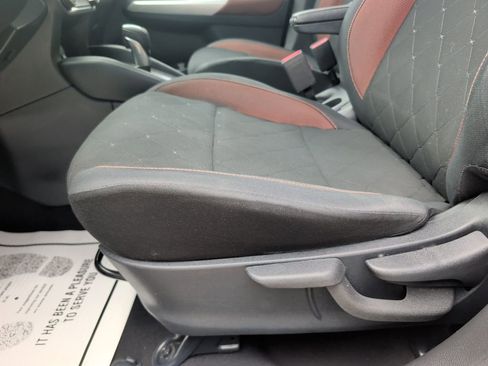 Used 2020 Nissan Kicks SR FWD image 9