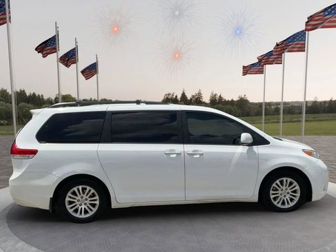 Used 2013 Toyota Sienna XLE w/ Premium Pkg FWD image 8
