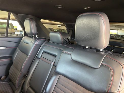Used 2025 Ford Explorer ST-Line w/ ST-Line Street Pack image 31