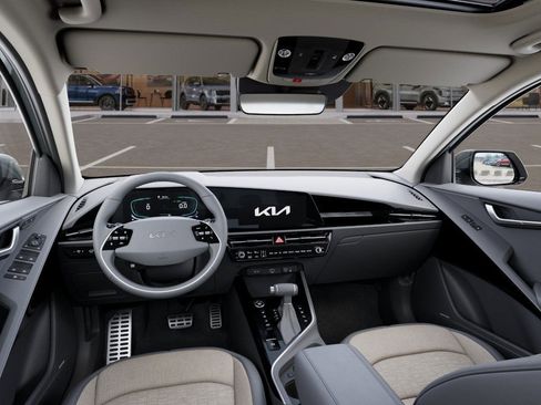 New 2025 Kia Niro SX Touring image 15