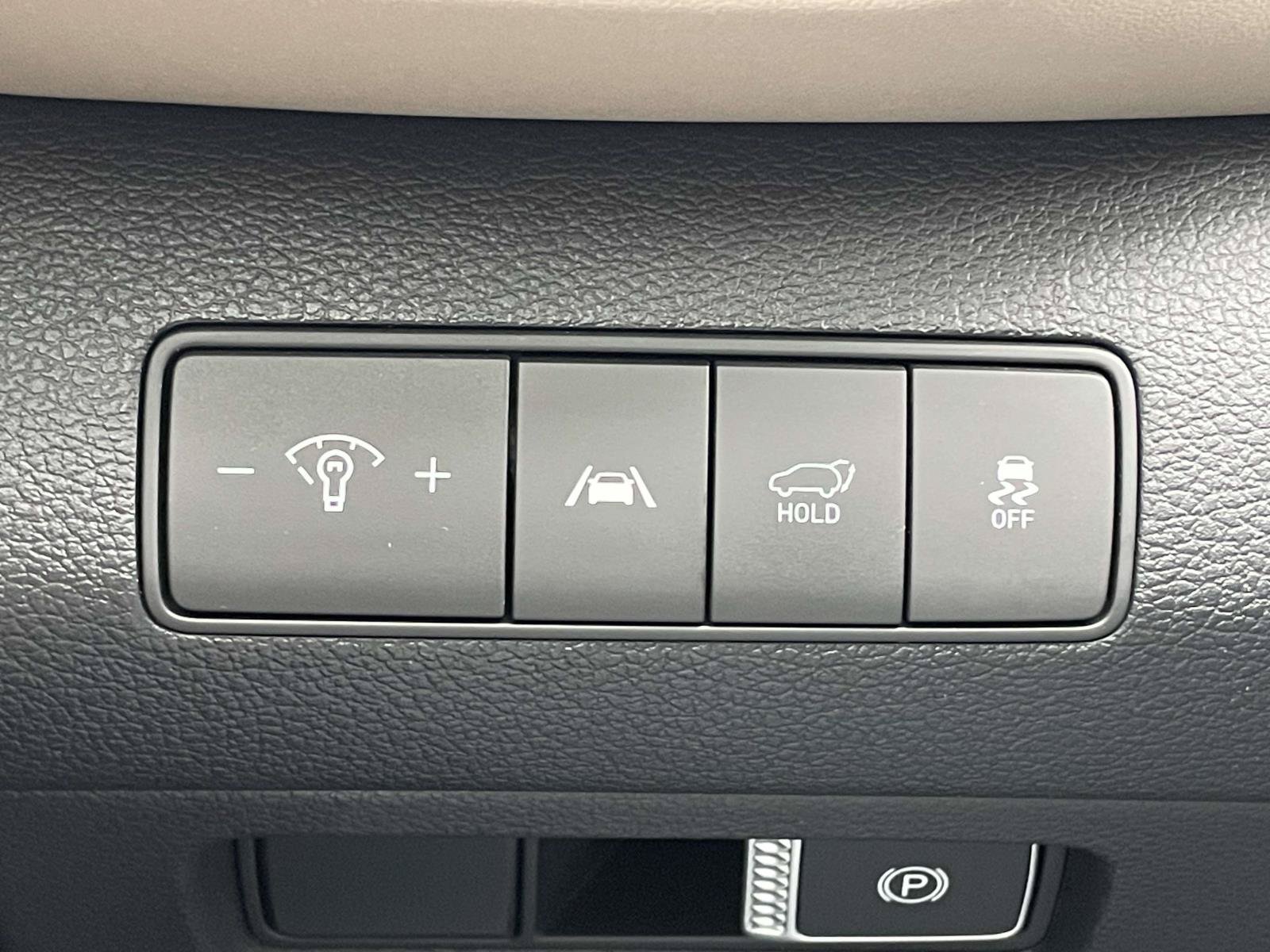 Certified 2023 Hyundai Santa Fe SEL w/ Winter Weather Package FWD image 9