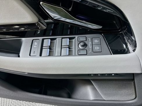 Used 2026 Land Rover Range Rover Evoque Dynamic SE AWD/4WD image 19