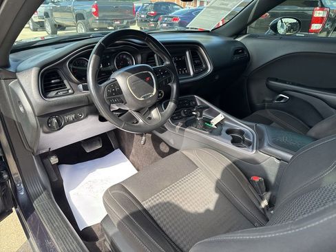 Used 2018 Dodge Challenger SXT RWD image 35