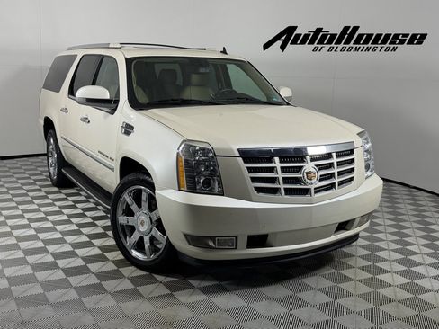 Used 2013 Cadillac Escalade ESV Luxury RWD image 1