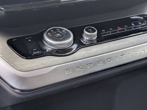 Used 2025 Ford Expedition Platinum AWD/4WD image 22