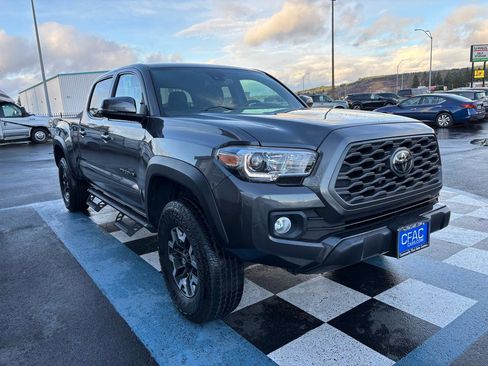 Used 2022 Toyota Tacoma TRD Off-Road AWD/4WD image 7
