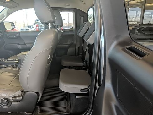 Used 2019 Toyota Tacoma SR w/ SX Package image 12