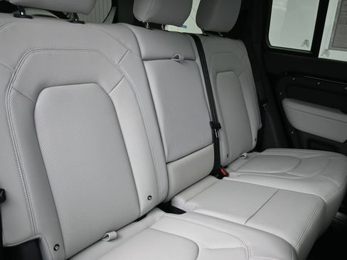Used 2025 Land Rover Defender 110 X-Dynamic SE AWD/4WD image 24