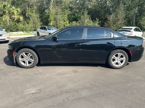 Used 2022 Dodge Charger SXT RWD image 2