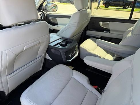 Certified 2025 Ford Expedition Platinum w/ Driver's Package AWD/4WD image 27