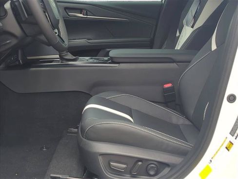Used 2025 Toyota Camry SE FWD image 18