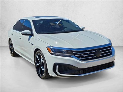 Used 2021 Volkswagen Passat 2.0T R-Line image 3