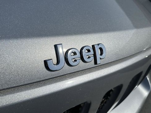 Used 2017 Jeep Patriot Latitude AWD/4WD image 22